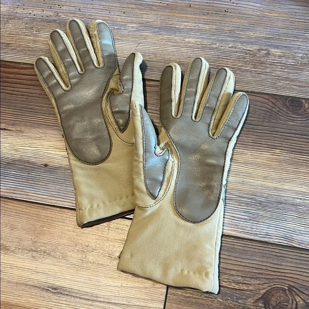 Vintage Stylish Tan Hanes Her Way Stretchy Gloves